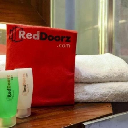 Reddoorz Near Pasar Turi Station Kapasari Exterior foto